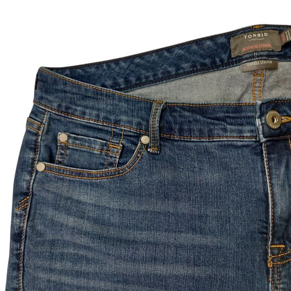 Torrid Jeans Womens 16 Blue Boyfriend Straight Vintage Stretch Flawless Denim - Picture 4 of 12